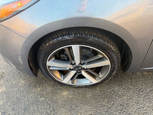 Used 2017 Kia Forte EX w/ EX Premium Tech Package image 16