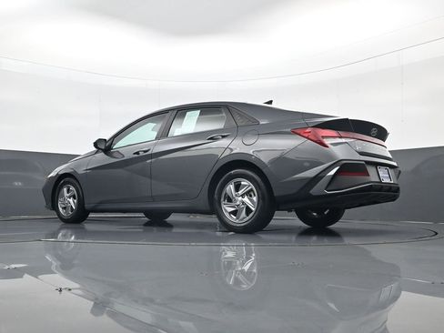 Certified 2024 Hyundai Elantra SE image 27