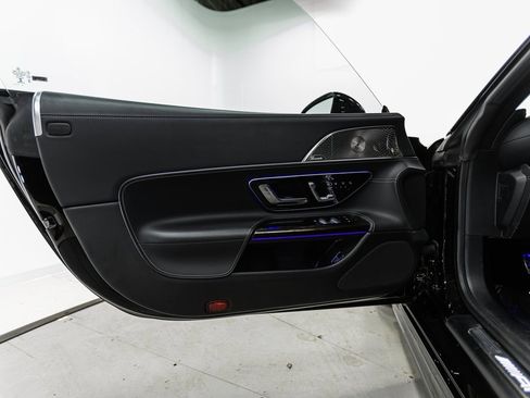 Used 2022 Mercedes-Benz SL 55 AMG 4MATIC w/ Driver Assistance Package image 5