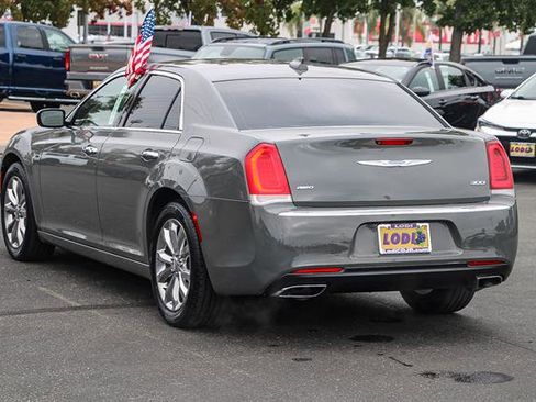 Used 2018 Chrysler 300 Limited image 2