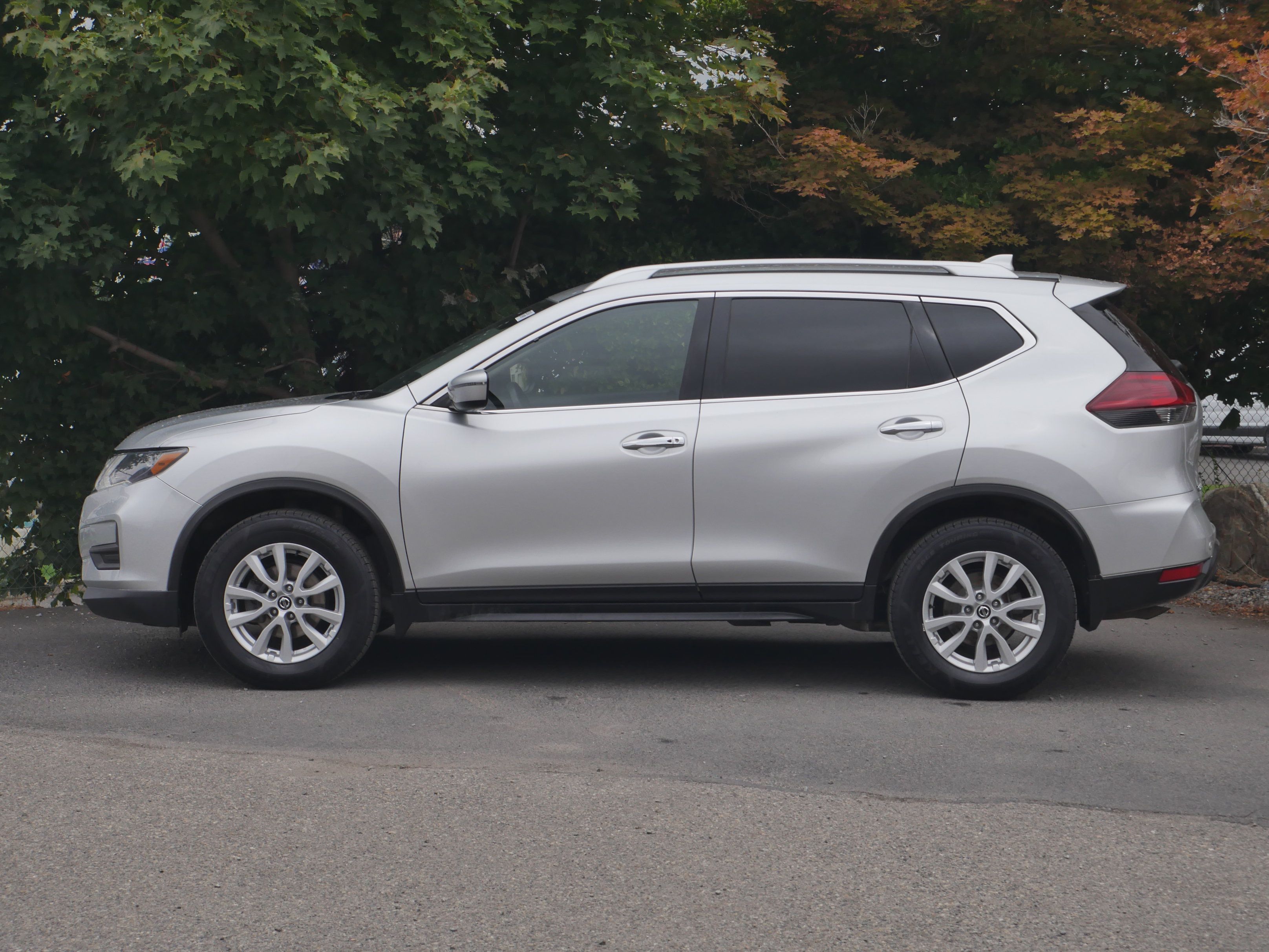 Used 2020 Nissan Rogue SV AWD/4WD image 12