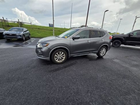 Used 2017 Nissan Rogue SV FWD image 9