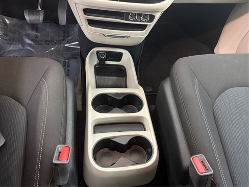 Used 2023 Chrysler Voyager LX FWD image 22