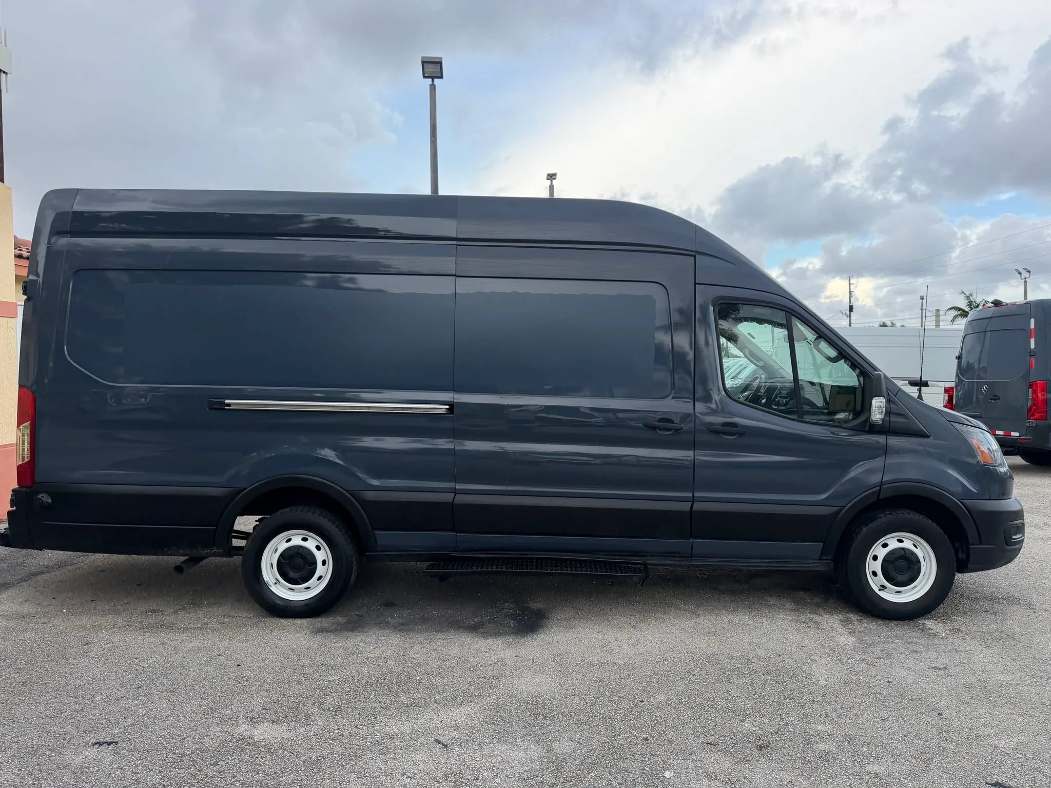 Used 2020 Ford Transit 250 148 High Roof Extended RWD image 7