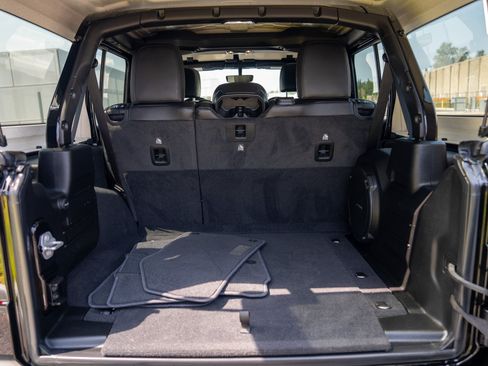 Used 2021 Jeep Wrangler Unlimited Rubicon AWD/4WD image 25