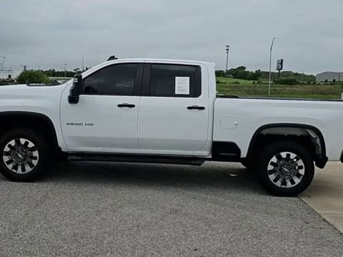 Used 2025 Chevrolet Silverado 2500 Custom w/ Custom Convenience Package AWD/4WD image 5