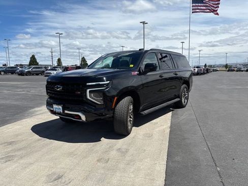 Certified 2025 Chevrolet Suburban Z71 AWD/4WD image 7
