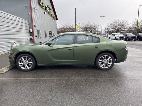 Used 2022 Dodge Charger SXT w/ Driver Convenience Group image 2