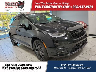 New 2026 Chrysler Pacifica Limited w/ S Appearance Package