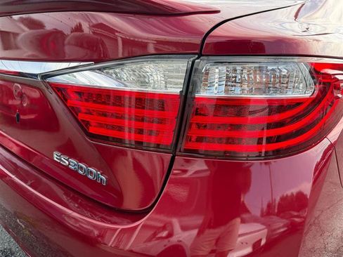 Used 2013 Lexus ES 300h w/ Luxury Pkg FWD image 10
