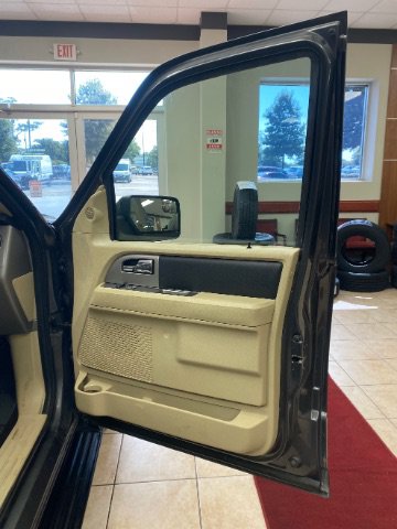 Used 2015 Ford Expedition EL XLT RWD image 11