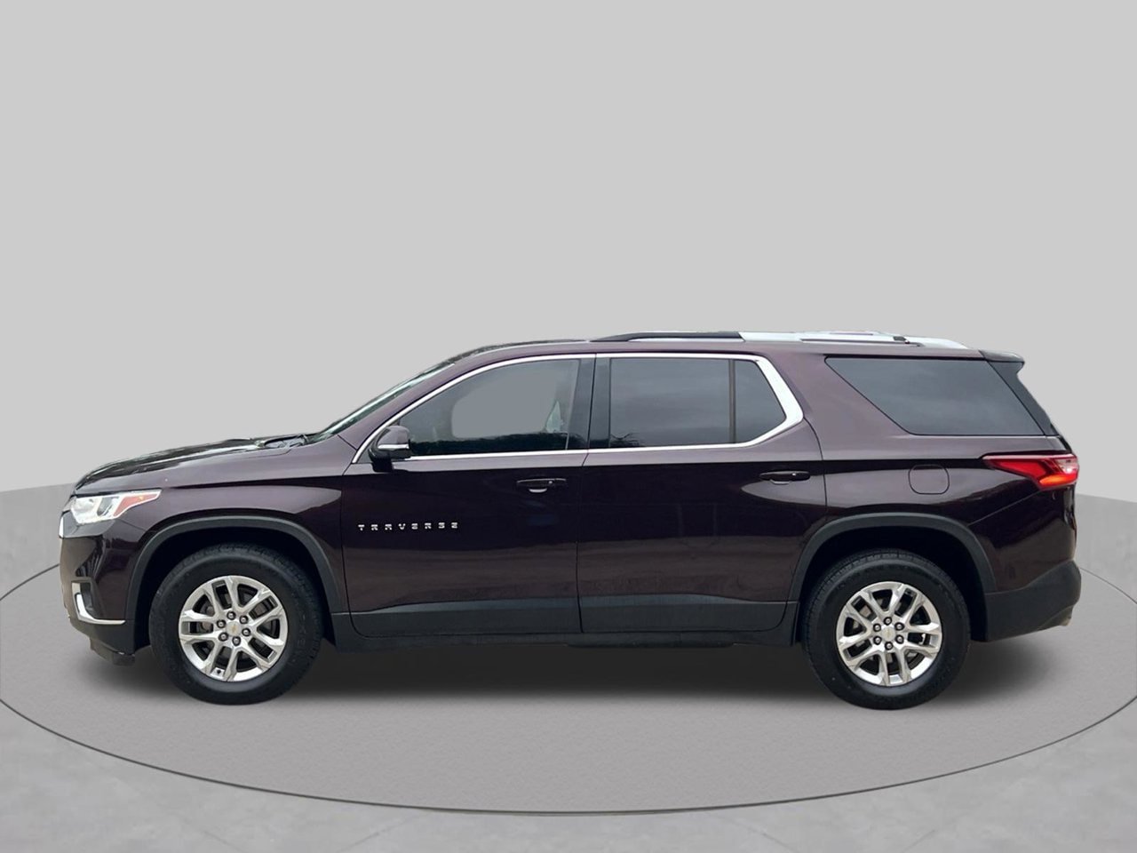 Used 2018 Chevrolet Traverse LT w/ LPO, Cargo Package FWD image 2