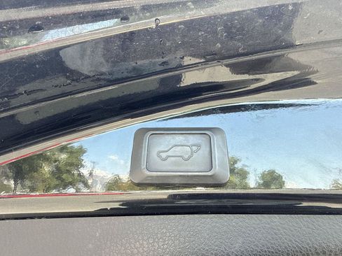 Used 2018 Toyota RAV4 XLE AWD/4WD image 9