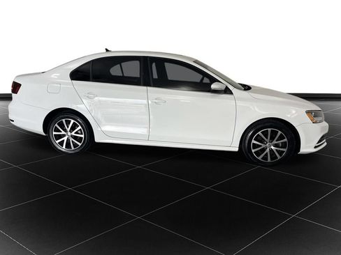 Used 2017 Volkswagen Jetta SE FWD image 6