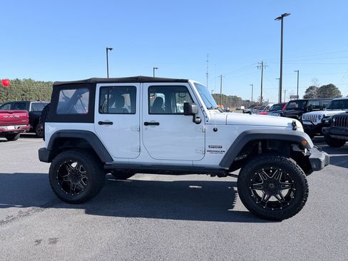 Used 2014 Jeep Wrangler Unlimited Sport image 4