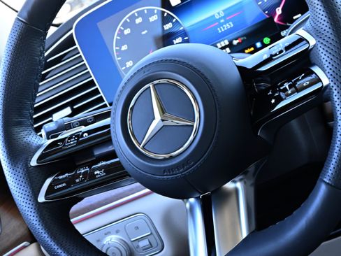 Used 2024 Mercedes-Benz GLS 450 4MATIC image 25