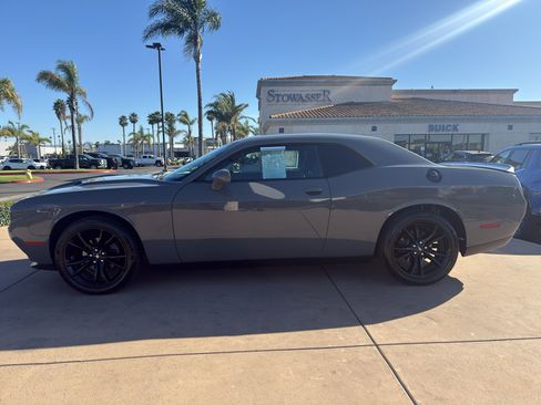 Used 2018 Dodge Challenger SXT w/ Blacktop Package image 8