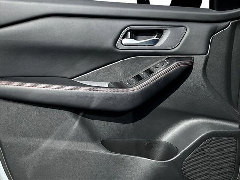 Certified 2025 Nissan Rogue SV AWD/4WD image 22