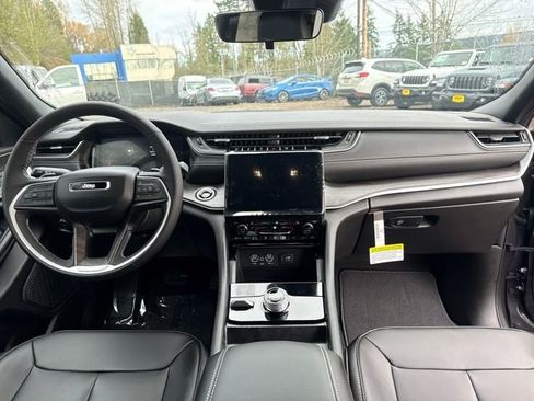 New 2025 Jeep Grand Cherokee Limited w/ Black Appearance Package image 11