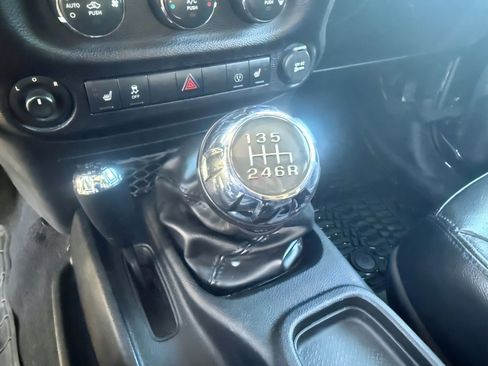 Used 2016 Jeep Wrangler Unlimited Sahara image 25