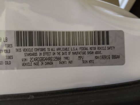 Used 2017 Dodge Grand Caravan SE FWD image 33