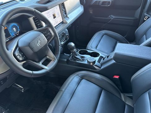 Used 2025 Ford Bronco Outer Banks image 8