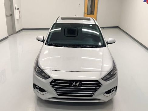 Used 2021 Hyundai Accent Limited image 3