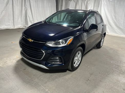 Used 2022 Chevrolet Trax LT w/ Driver Confidence Package AWD/4WD image 3