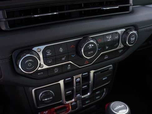 New 2026 Jeep Gladiator Mojave image 13