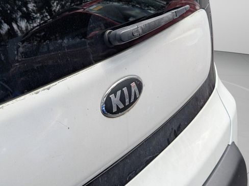 Used 2015 Kia Soul image 18