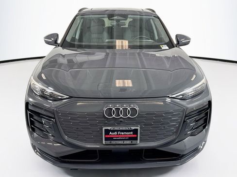 Used 2025 Audi Q6 e-tron Premium Plus image 2