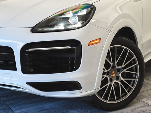 Used 2022 Porsche Cayenne Platinum Edition image 41