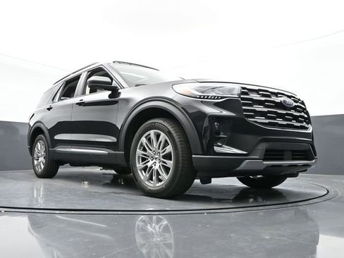 Used 2025 Ford Explorer Active w/ Active Comfort Package image 32