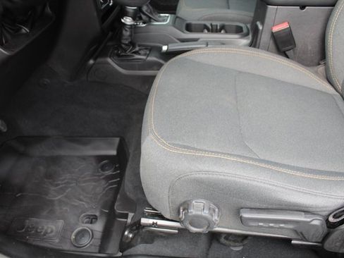 Used 2024 Jeep Wrangler Sport S image 37