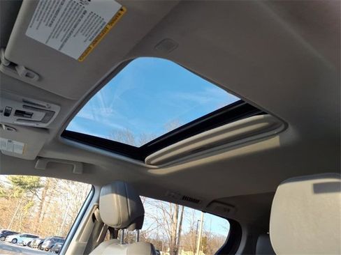 Used 2024 Toyota Sienna XLE image 11