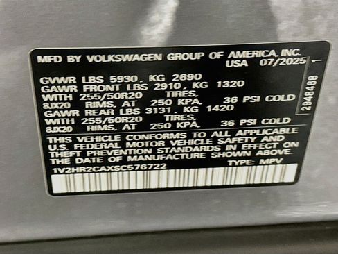 Used 2025 Volkswagen Atlas SE AWD/4WD image 12