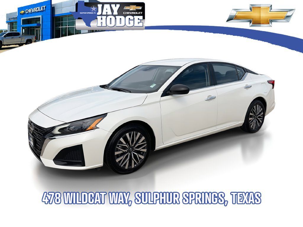 Used 2025 Nissan Altima 2.5 SV FWD image 1