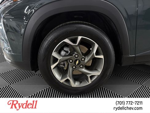Used 2025 Chevrolet Trax LT w/ Driver Confidence Package FWD image 9