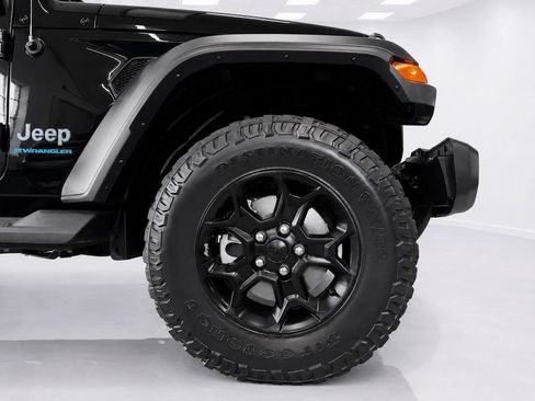 Used 2023 Jeep Wrangler Unlimited w/ Sun & Screen Package AWD/4WD image 8