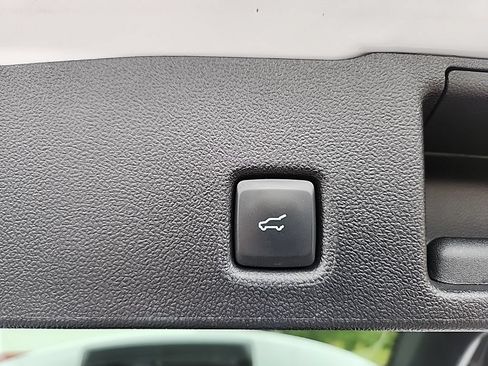 Used 2025 Ford Escape Platinum AWD/4WD image 9