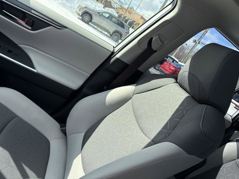 Used 2025 Toyota RAV4 XLE w/ Convenience Package image 21