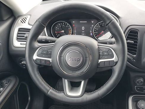 Used 2018 Jeep Compass Latitude w/ Popular Equipment Group AWD/4WD image 14