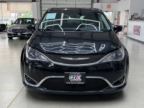 Used 2020 Chrysler Pacifica Touring w/ Advanced Safetytec Group FWD image 6