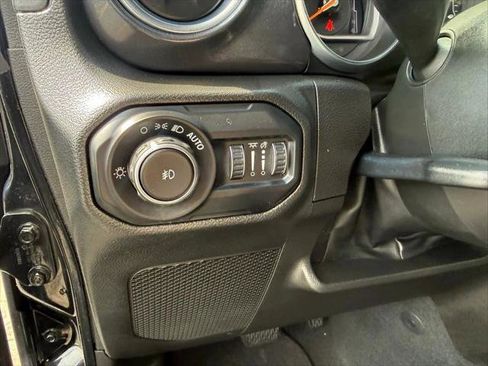 Certified 2022 Jeep Wrangler Unlimited Sahara AWD/4WD image 16