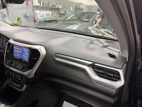 Used 2023 GMC Acadia SLT w/ Technology Package image 38