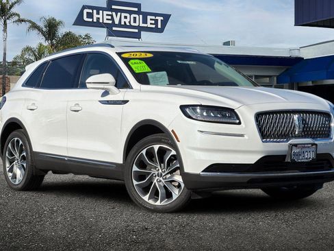 Used 2023 Lincoln Nautilus Reserve w/ Luxury Package image 2