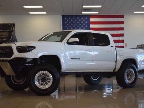 Used 2017 Toyota Tacoma SR5 RWD image 15