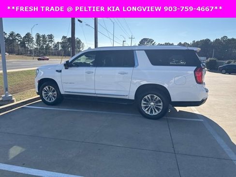 Used 2021 GMC Yukon XL SLT image 3