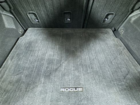 Used 2022 Nissan Rogue SV image 34