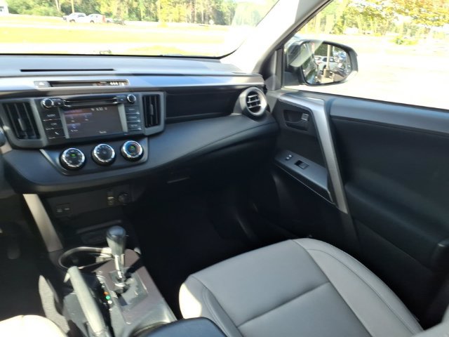 Used 2017 Toyota RAV4 LE FWD image 11